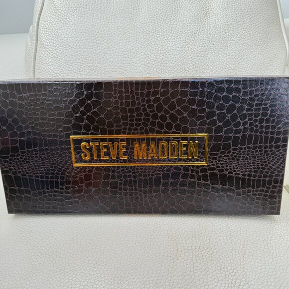 NWT & GIFT BOXED STEVE MADDEN BZIPPY WRISTLET AND BAG CHARMS KEYRING BROWN - Picture 4 of 4